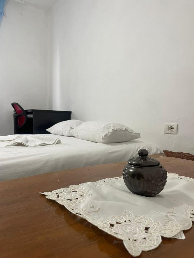 Communist Style Room ชโคเดอร์ ภายนอก รูปภาพ