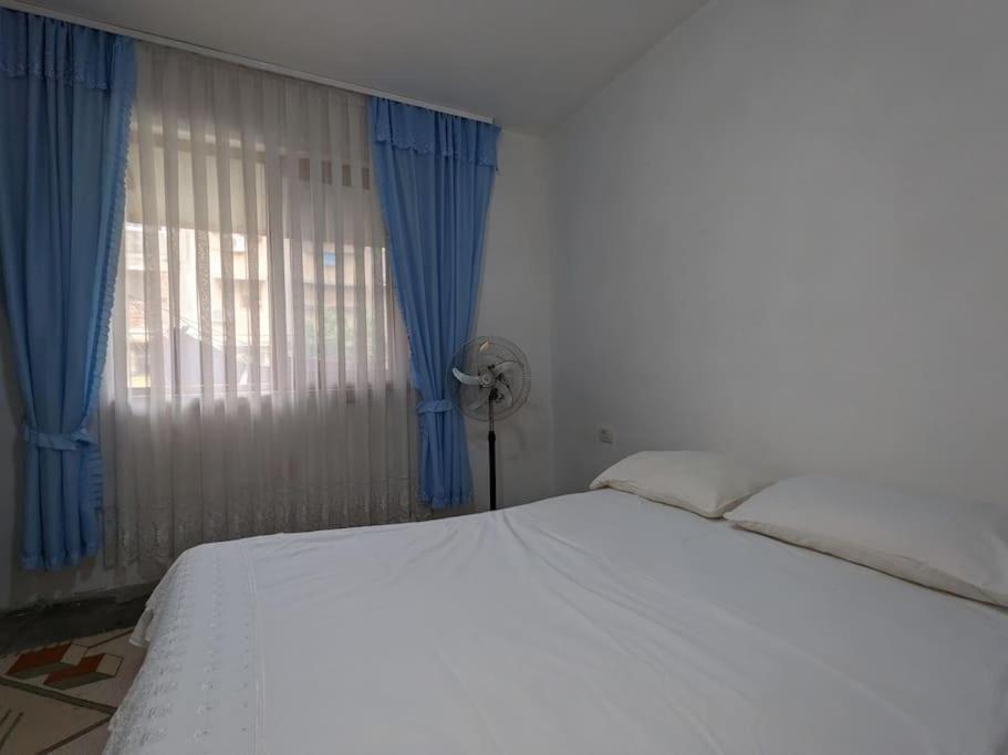Communist Style Room ชโคเดอร์ ภายนอก รูปภาพ